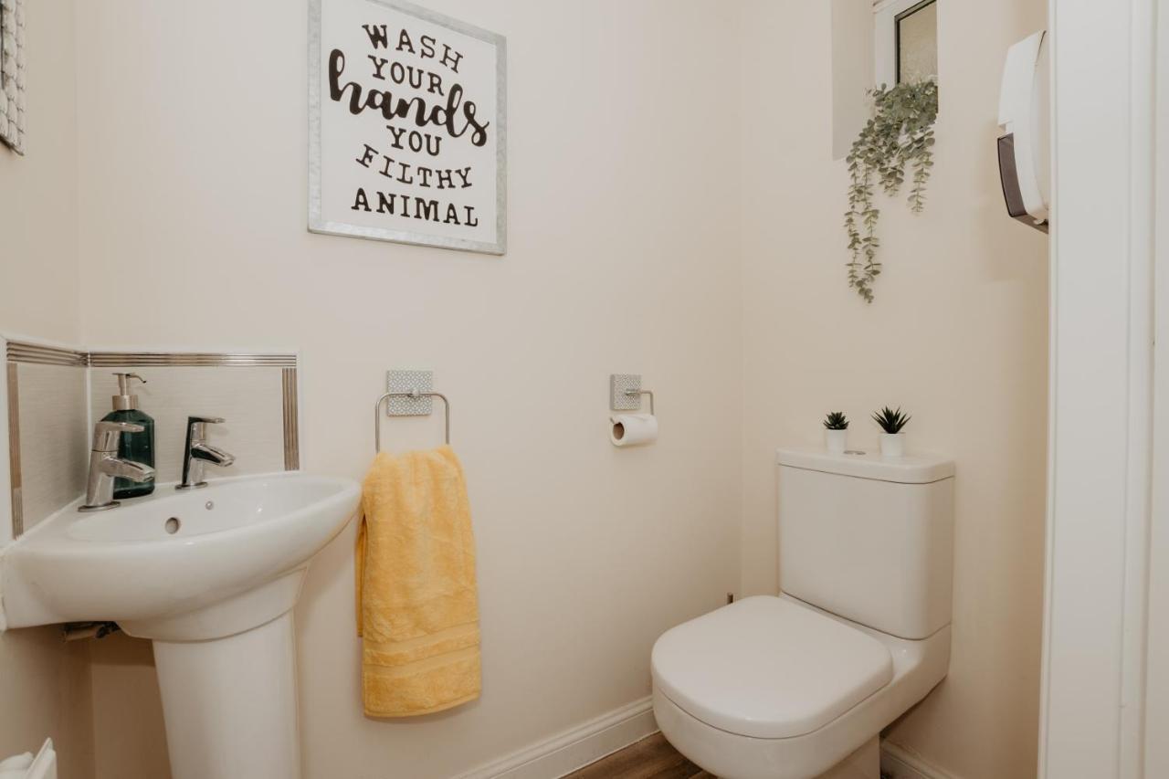 Coyle House, 3 Bed,Corby, Super Kings Or Twins, Driveway, Free Wi-Fi, Corporates Welcome Esterno foto